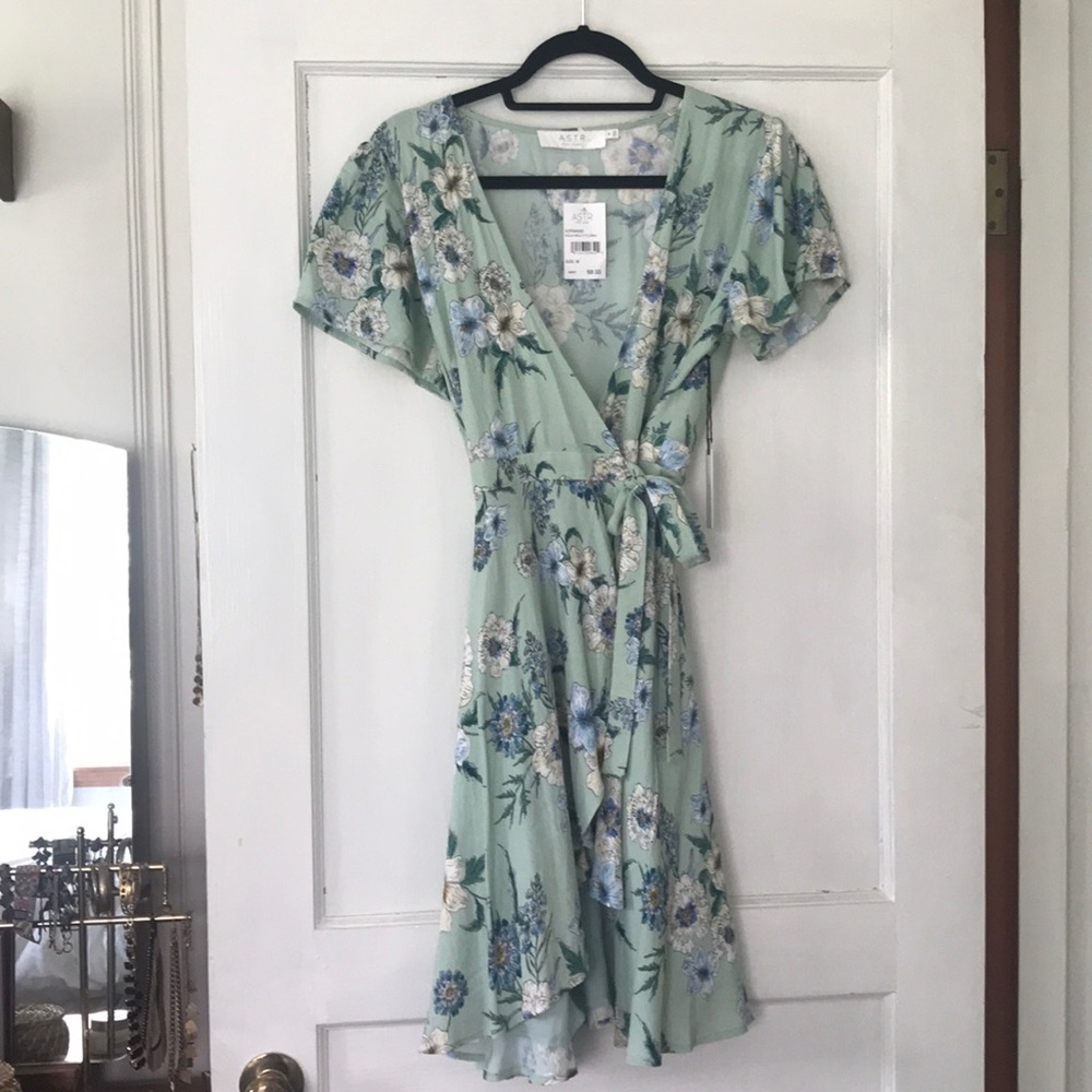 NWT Floral wrap dress